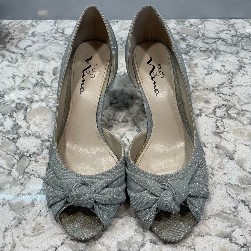 Touch of Nina heels silver metallic open toe knotted bow elegant formal size 8